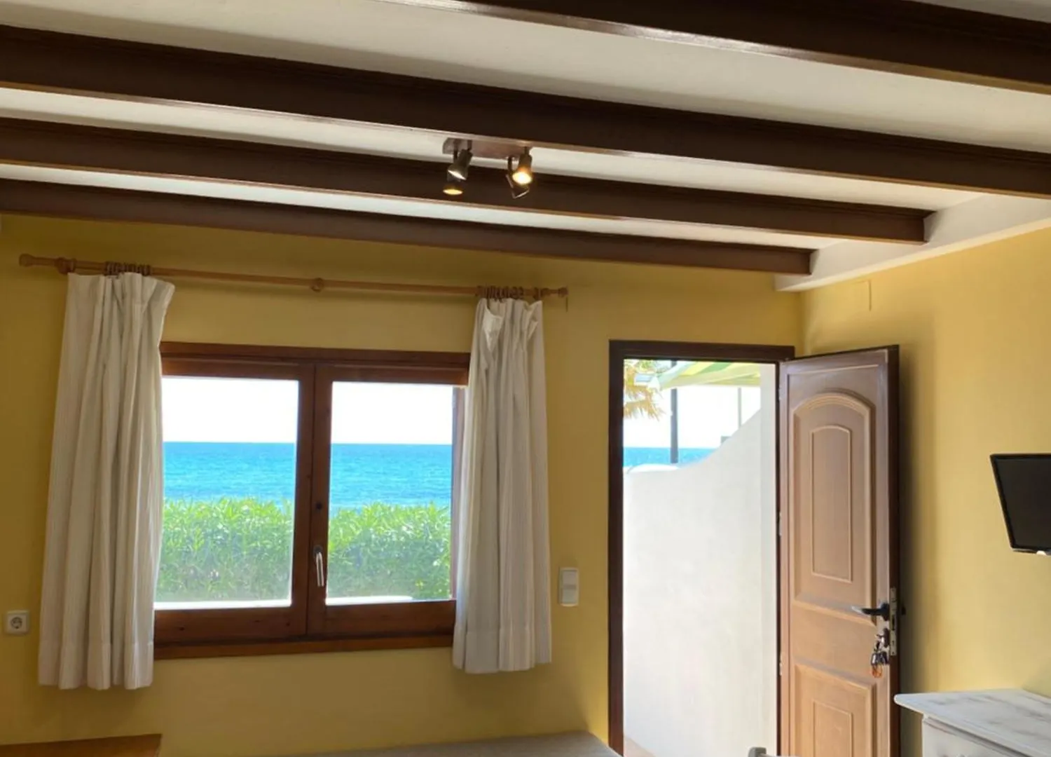 Apartamentos Llorca Platja de l’Almadrava 2*,