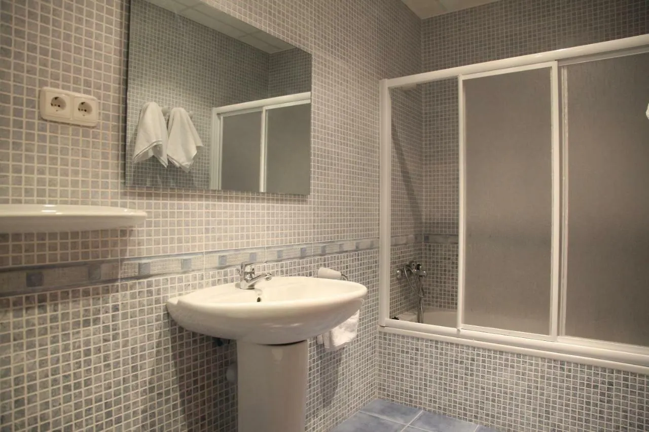 Apartamentos Llorca Platja de l’Almadrava 2*,